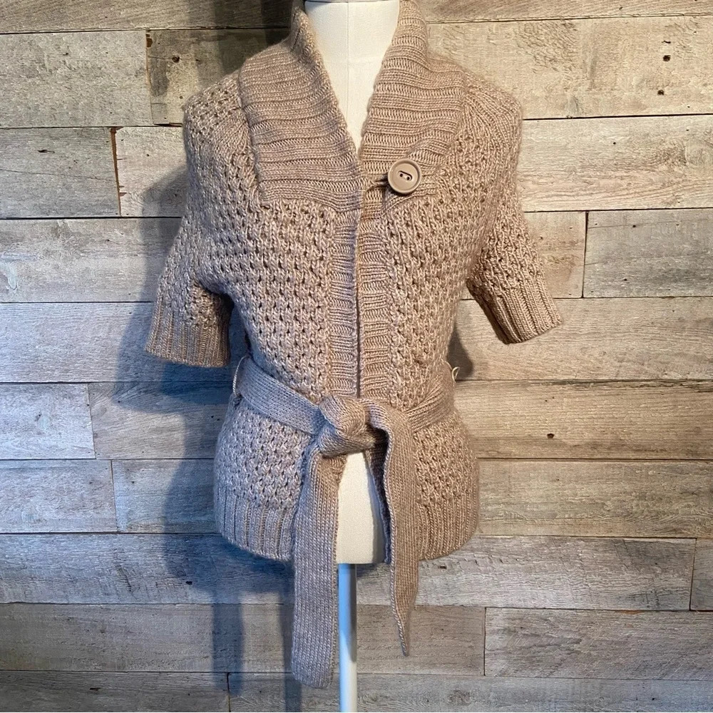 H&M women's  beige sweater in size‎ x-small